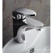 Durable Single Handle Brass Water Faucet Washbasin Mixer (QH3038)